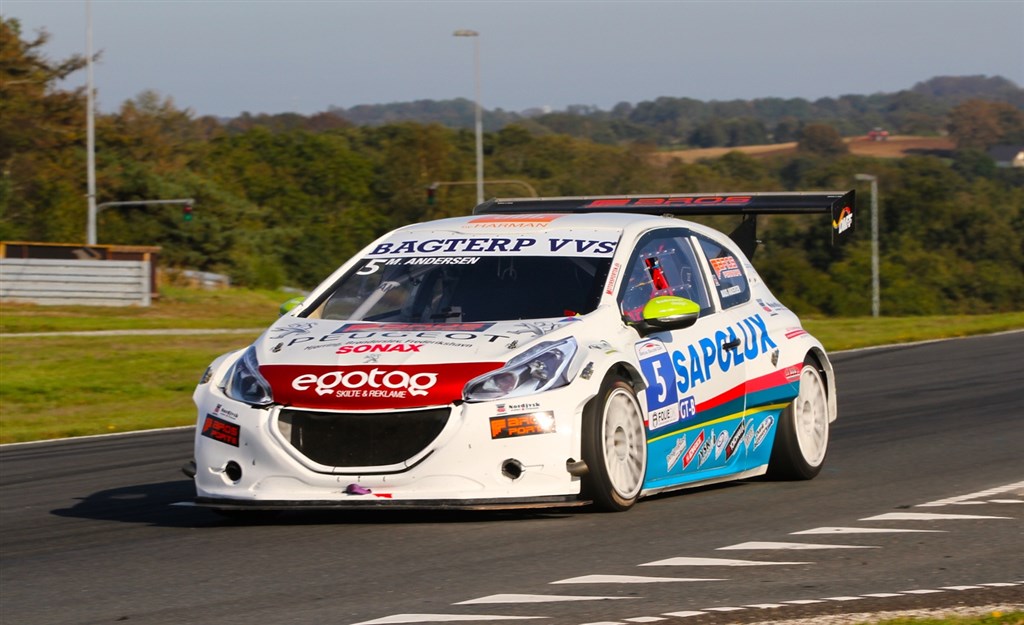 Her med nye sidespejle, noget vi er meget taknemmelige for at låne.
(Foto: Motorsporten.dk)